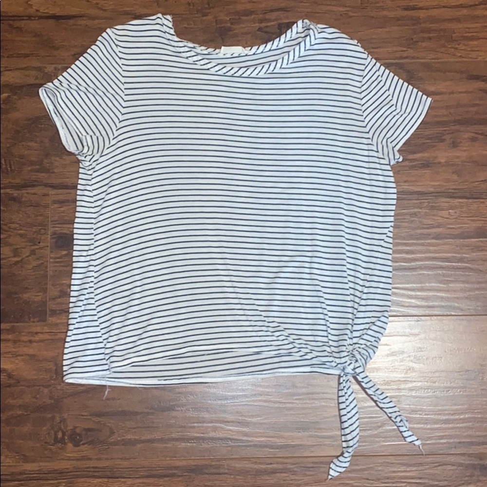 Black & White stripped Top w/ tie at the bottom